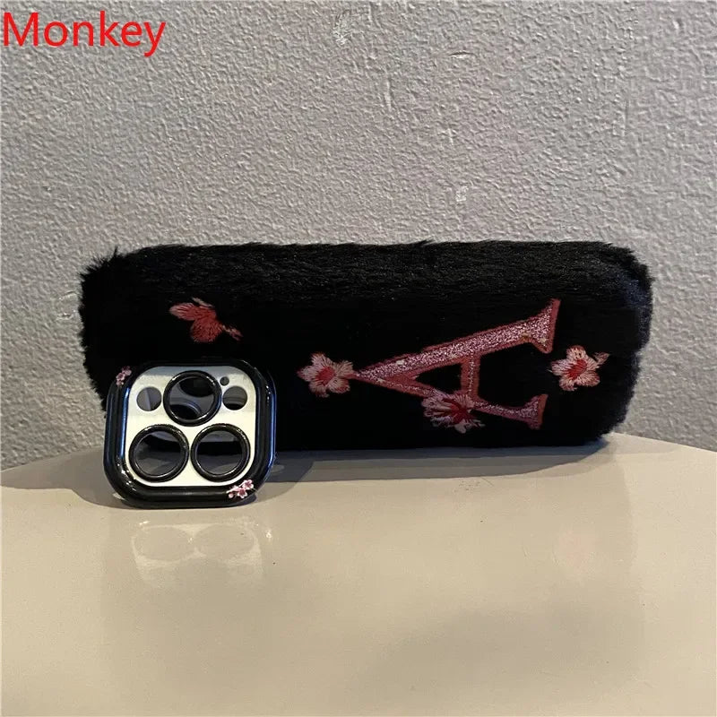 Coque avec Lettre Brodée